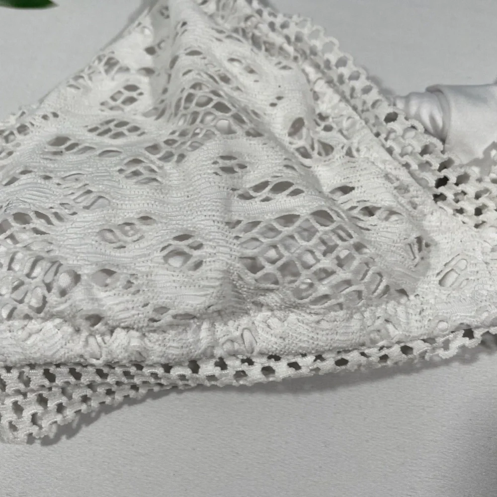 Used Becca Captured Crochet/Lace Bikini Top in White [SZ‎ Medium ]